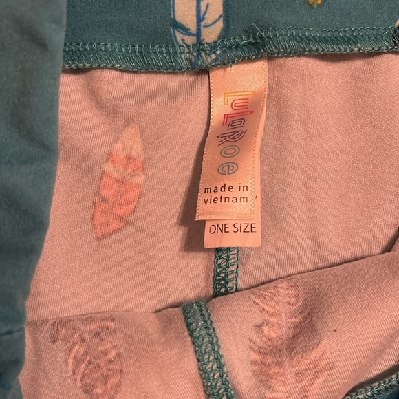 LuLaRoe Feathers Print Leggings Size Onesize - Picture 8 of 9